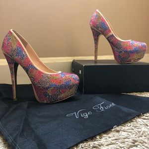 Vigo Fiore size 10 platforms